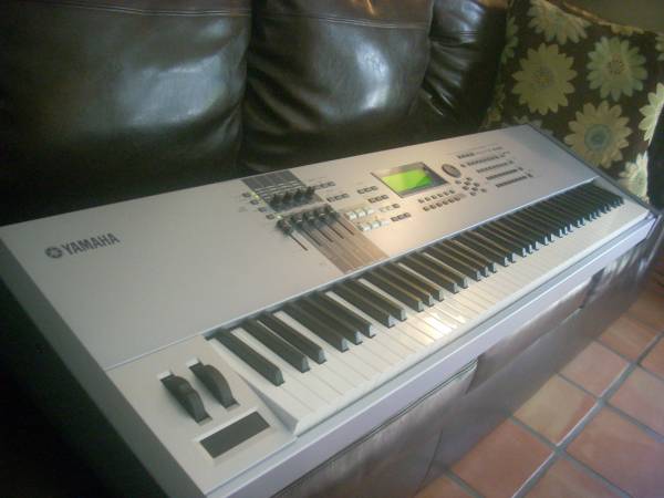 Photo Yamaha motif es8 mint 88 keys synthesizer $1