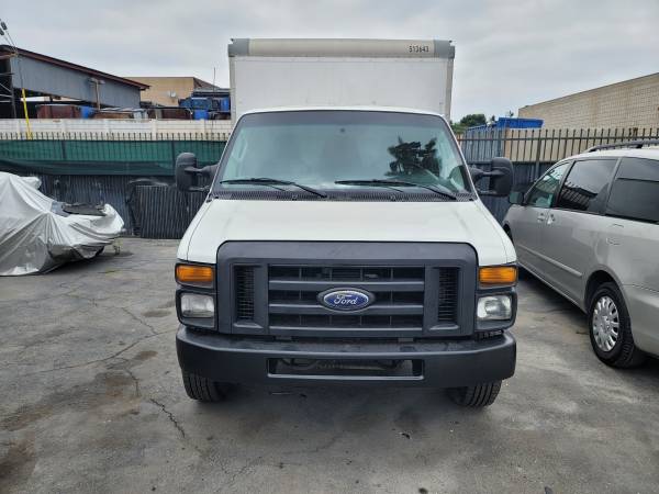 Photo box truck 2015 Ford E350 box truck $13,900