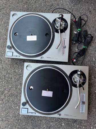 Photo pair of TECHNICS sl-1200mk2 turntables 1200mk2 1200 mk2 dual voltage $1,500