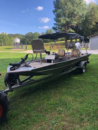 17 Alumacraft Fishing Boat $4,500