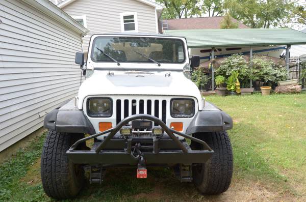 Photo 1992 Jeep Wrangler YJ 4x4, 2.5 L Engine, 4 Cilinders. $7,000