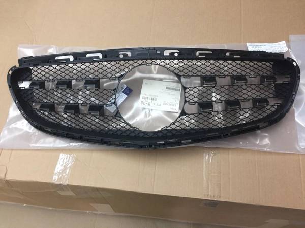 Photo 2014-2016 Mercedes E Class front grill New OEM $90