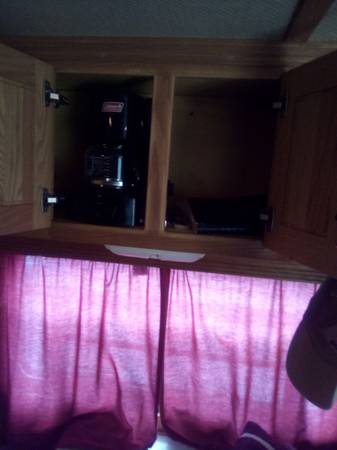Photo 3 horse gooseneck trailer with full living quarters $30,000