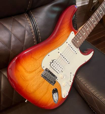 Photo American Fender Stratocaster with S1 Switch 2008  $1,250