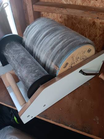 Photo Drum Carder and wool combs $100