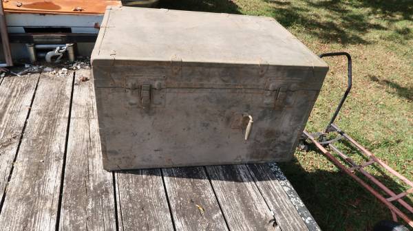 Photo MILITARY WOODEN TRUNK (DYNAMAX ROTORY) $125