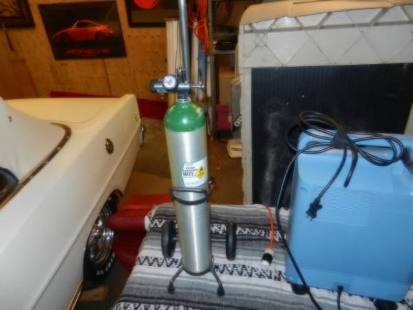 Photo Medical Oxygen Tank with cart and regulator valve $65