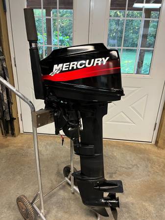 Photo Mercury 9.9 HP outboard motor $895