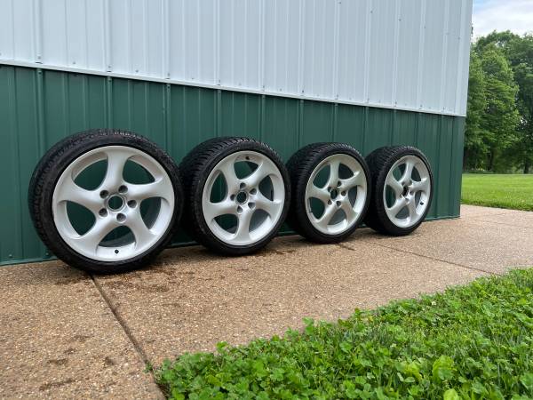 Photo Porsche 10x18 996 Turbo-look II solid spoke wheels with Dunlop winter $1,200
