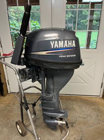 Photo Yamaha 9.9 HP four stroke outboard motor $1,150