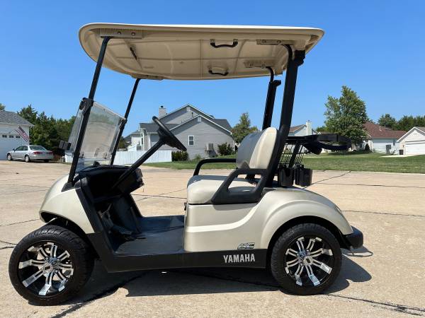Photo AC electric 2019 Yamaha golf cart $4,850