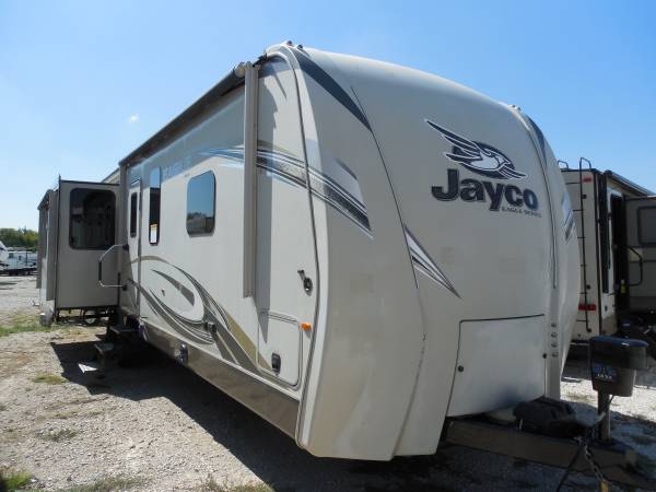 Photo 2018 Luxury Jayco Eagle Travel Trailer with Opposing Slide outs