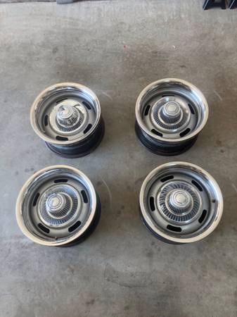 Photo Chevy Rally Wheels with beauty rings $400