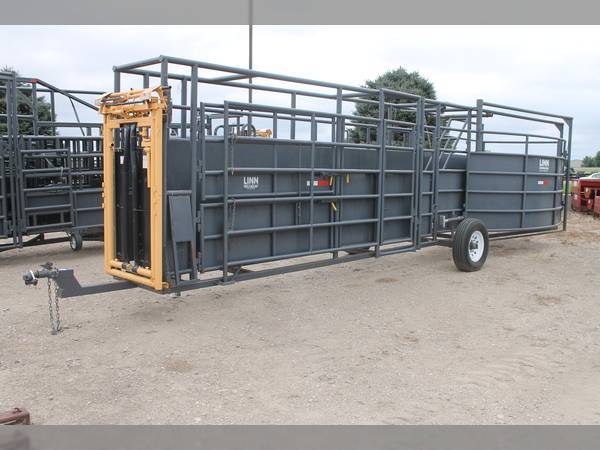 Photo Portable Cattle Tub, Alleyway and Head Gate-Delivery  Financing