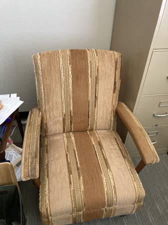 Photo Rocker over 100 years old, wooden frame $25