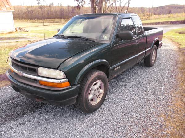 Photo 2003 Chevrolet S10 Extended Cab 4WD - $3,000 (Rustburg)