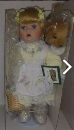 Photo BRAND NEW Heritage Collection Porcelain Doll Patty and her Puppy--STEA $12