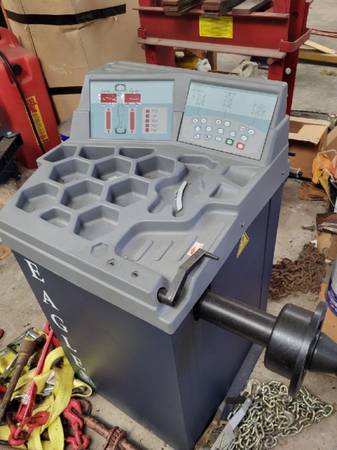Photo Brand New Tire Changer And Balancer $2,500