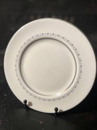 Royal Doulton Tiara Salad Plates 8 Fine Bone China Platinum (6) $20
