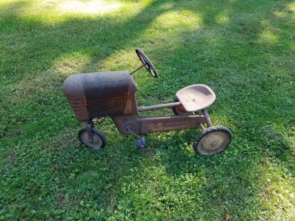 Photo vintage pedal driven garton tractor $150