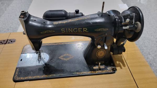 Photo 1955 Singer Sewing Machine - Vintage $75