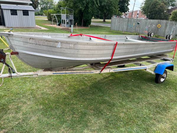 14 aluminum boat and trailer $300