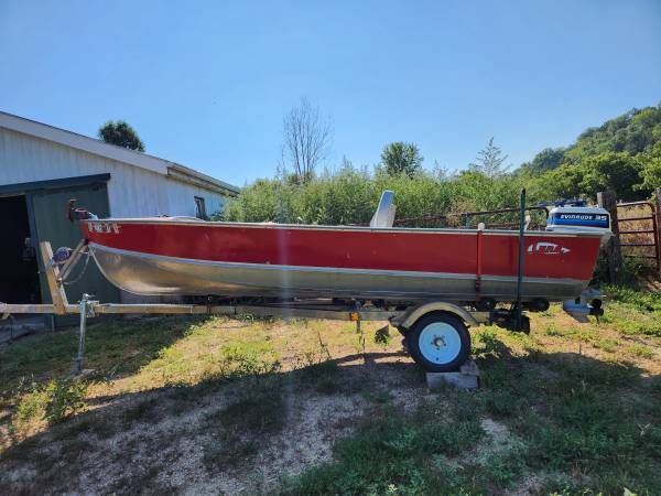 16 ft LUND fishing boat $2,200