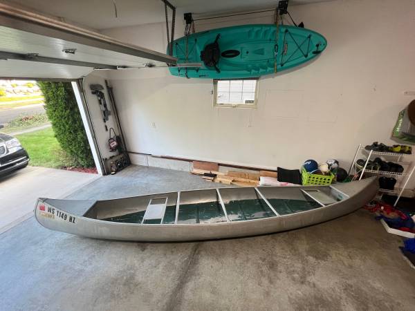 Photo 17 foot Sea Nymph aluminum canoe and accessories $400