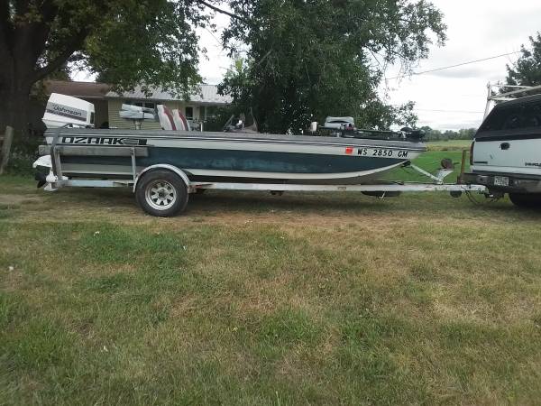 Photo 17 ft. Ozark bass boat $2,200