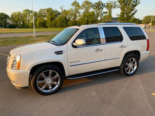 Photo 2010 CADILLAC ESCALADE ARIZONA CAR EXCELLENT CONDITION $17,800