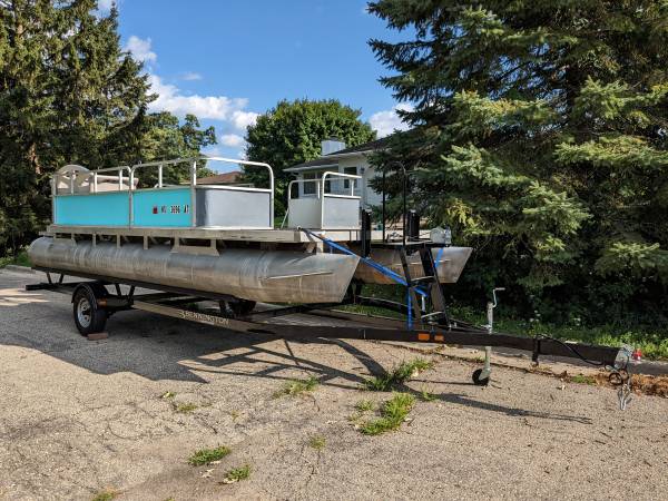 Photo All Electric Pontoon Boat and Trailer $4,200