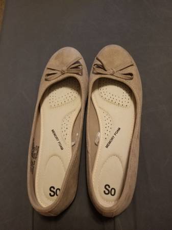 Photo BRAND NEW TAN FLATS $15