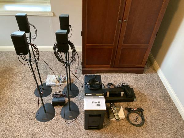 Photo Bose Lifestyle V20 Home Theater System, with 4 Sanus Speaker stands $300