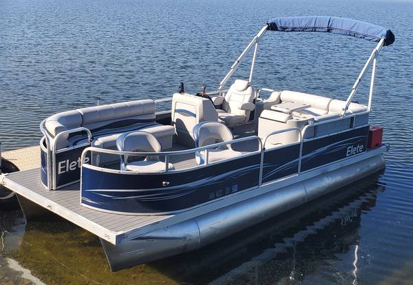 Photo Real Nice 2018 21 Pontoon Boat with 60 HP MERCURY EFI 4-STROKE Motor $14,900