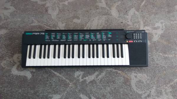 Photo Vintage Yamaha PSR-75 Portatone Electronic Keyboard $50