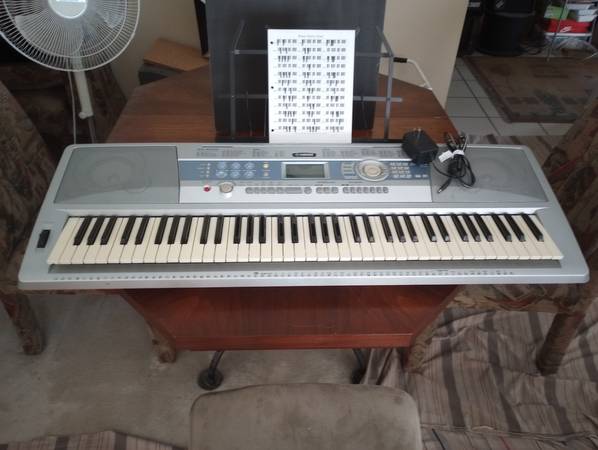 Photo Yamaha DGX-200 Portable Grand Keyboard (76 Keys) $95