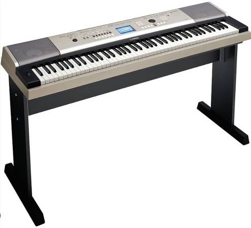 Photo Yamaha DGX 530 Keyboard $400