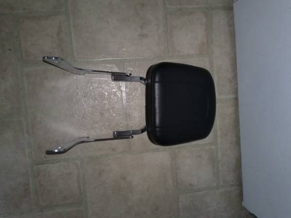 Photo 96-03 dyna backrest Mustang  other $100
