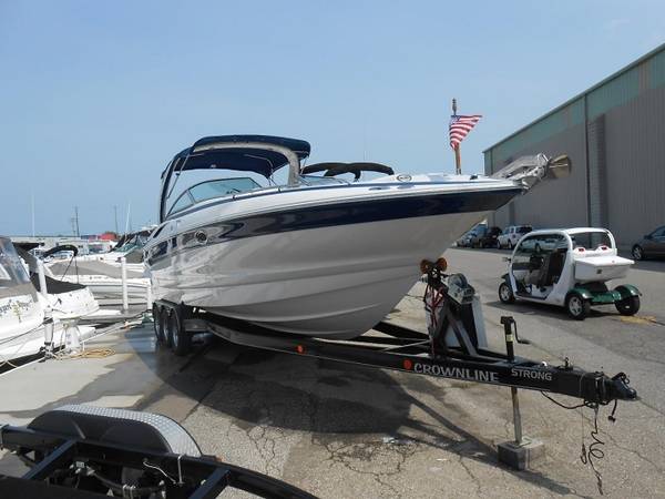Photo Nice clean crownline runabout - excellent boat $40,000