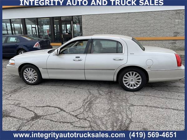 Photo 2004 Lincoln Town Car Ultimate Edition - $3,250 (Bucyrus)