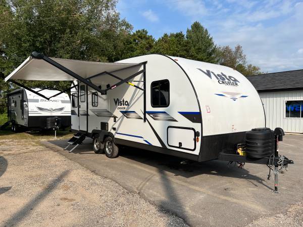 Photo 2024 Vista Cruiser 23RSS - 26 Cer - 1 Slide - 4000LBS - Sleesp 5 $27,900