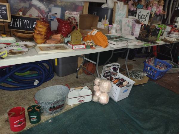 Photo Huge fall sale lots of new and gently used items