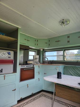 Photo PRICE DROP1964 layton travel trailer 19ft $2,000