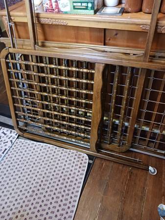 Photo Vintage narrow rung Jenny Lind crib $100