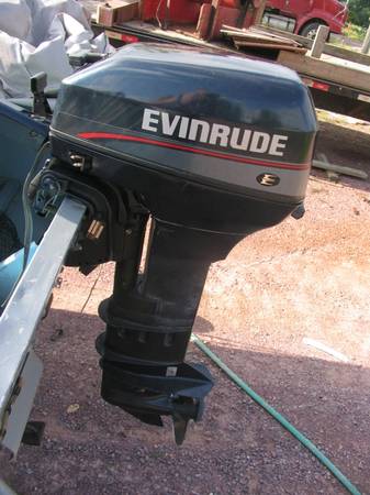 15 hp Evinrude Outboard Boat Motor $1,800