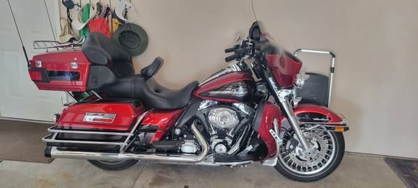 Photo 2012 Harley Davidson Ultra Classic - Red - Low Miles - $14,000 $14,000