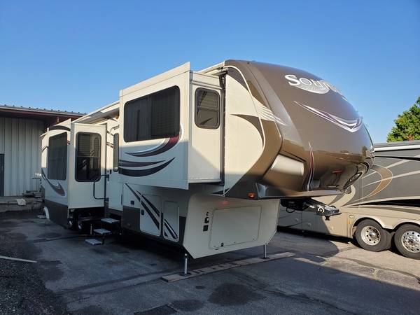 Photo 2015 Grand Design Solitude 5 Slide 5th Wheel RV Travel Trailer (Saint Cloud)