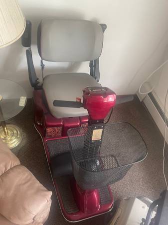 Photo Bruno three wheel mobility scooter $275
