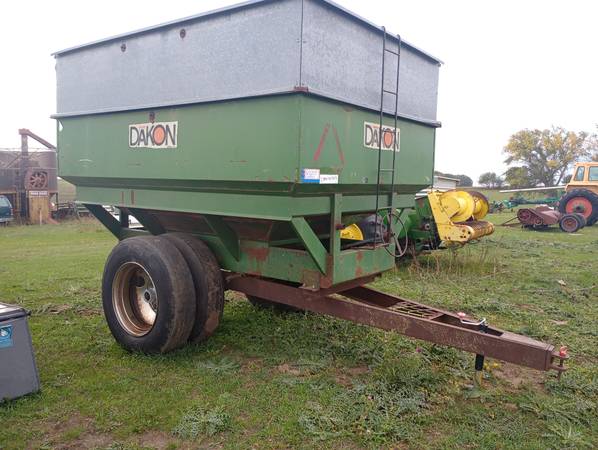 Photo Parker center dump trailer $500