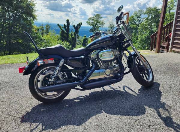 Photo 2017 Harley-Davidson XL883 SuperLow $8,000
